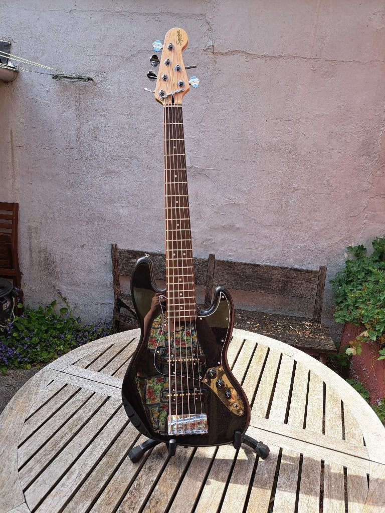 Squier Affinity Jazz Bass VI, Muziek en Instrumenten, Snaarinstrumenten | Gitaren | Bas, Zo goed als nieuw, Elektrisch, 6-snarig