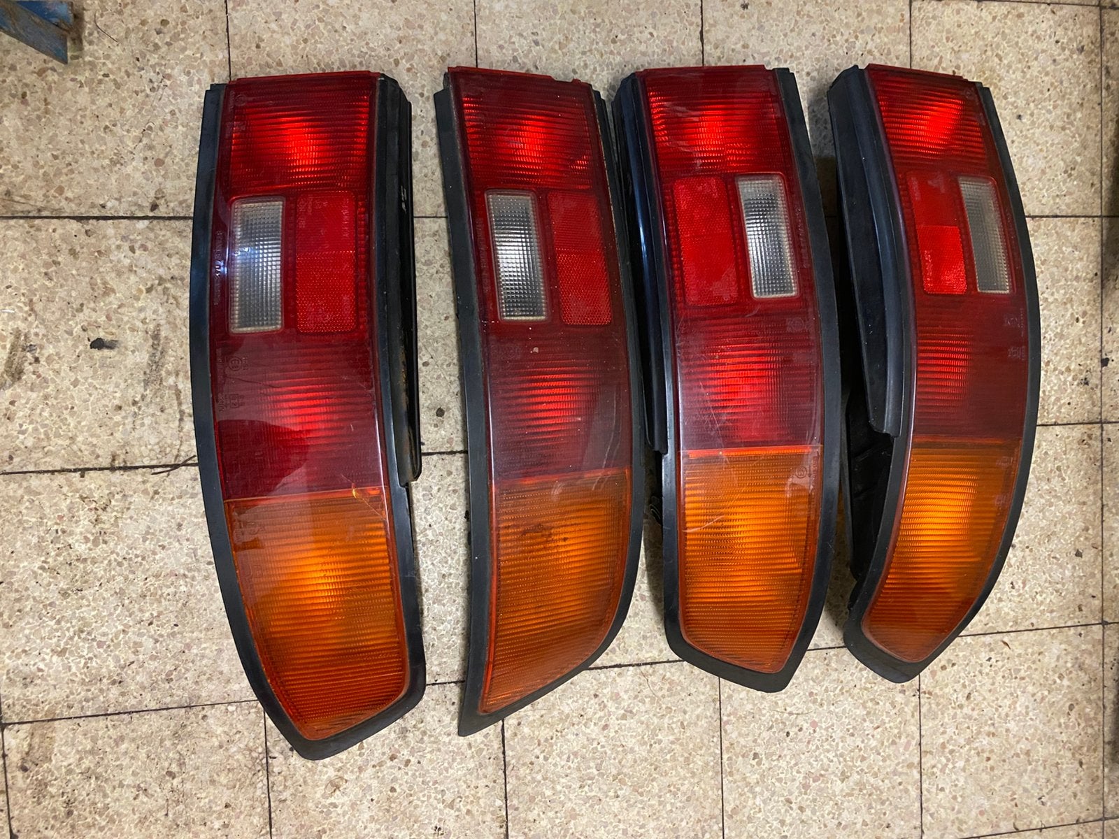 Feux arrière Mazda 323 F modèle 1989-1994, Enlèvement ou Envoi, Utilisé, Mazda
