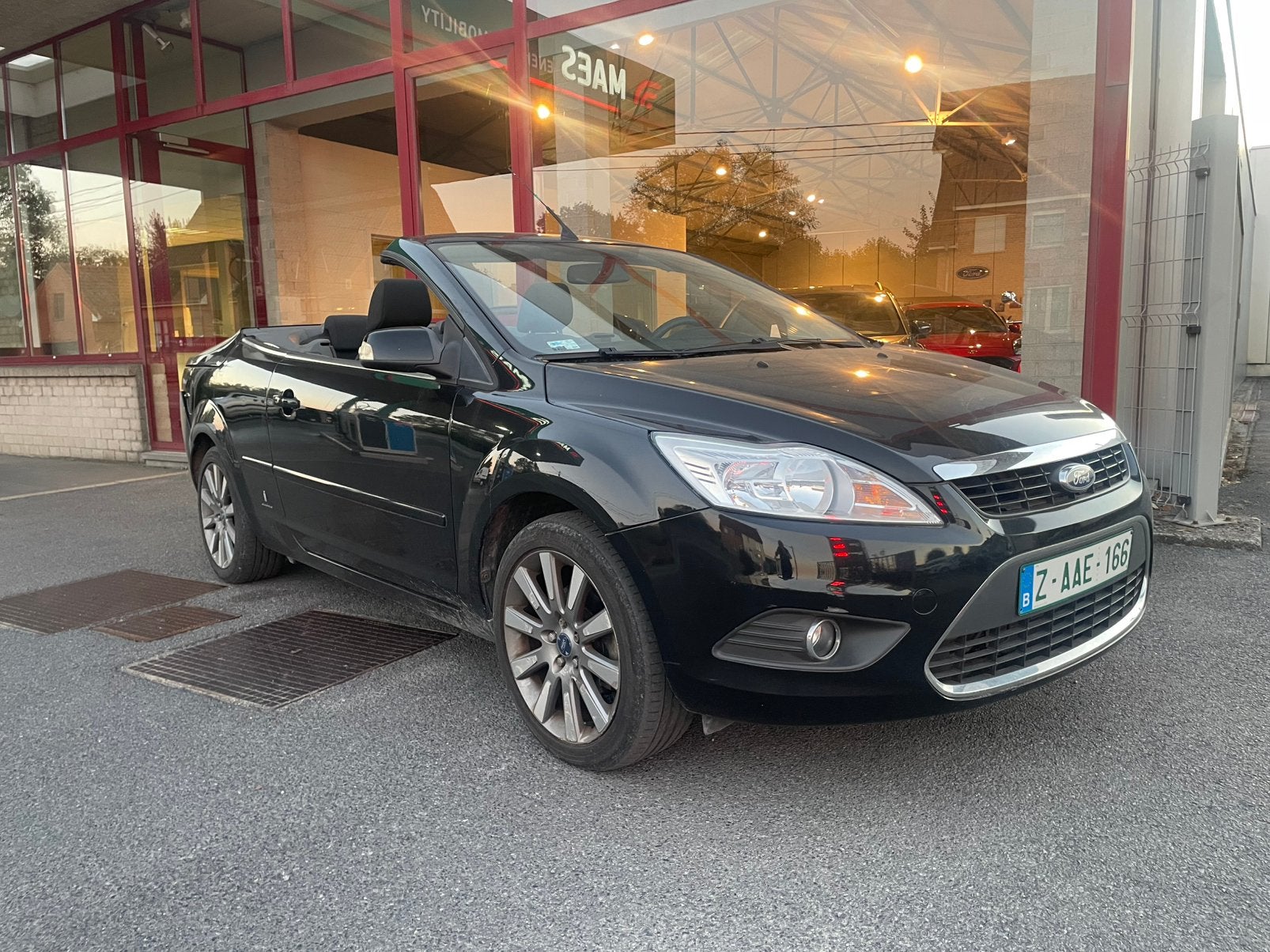 Ford Focus Coupé-Cabrio benzine 5950 euro, Auto's, 4 cilinders, Cabriolet, Zwart, Bedrijf