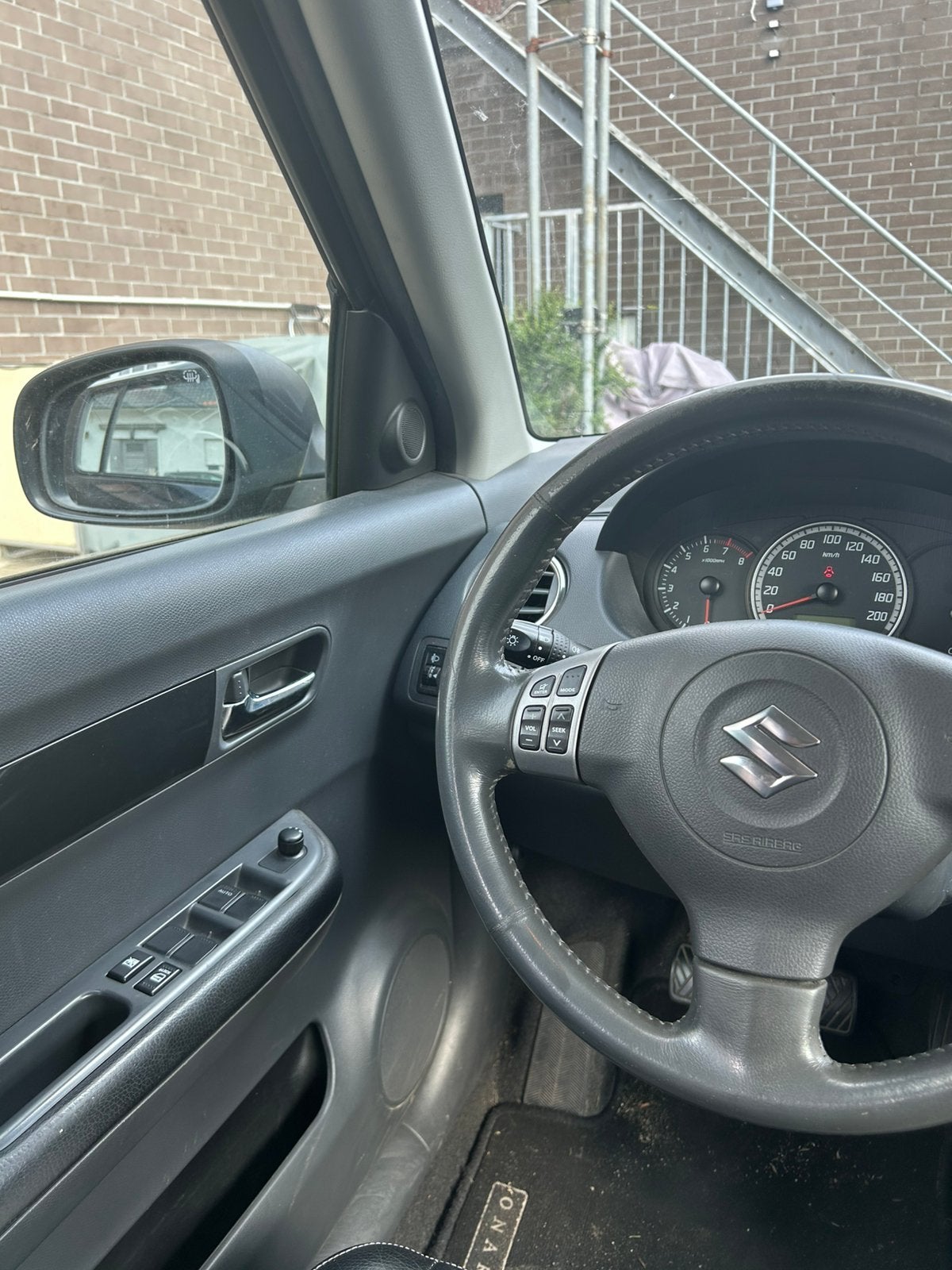 Suzuki swift 1.3i gekeurd voor verkoop, Auto's, Suzuki, Voorwielaandrijving, Zwart, Elektrische ramen, Leder