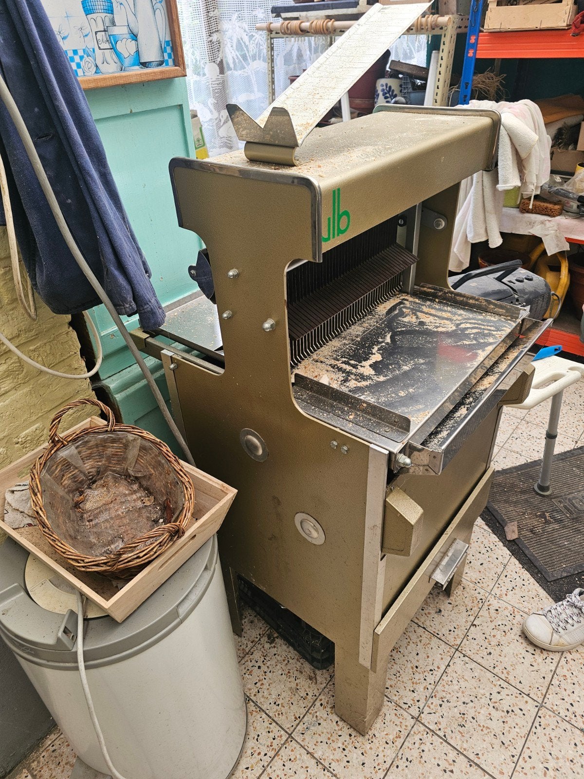 Machine pour couper le pain, Ophalen