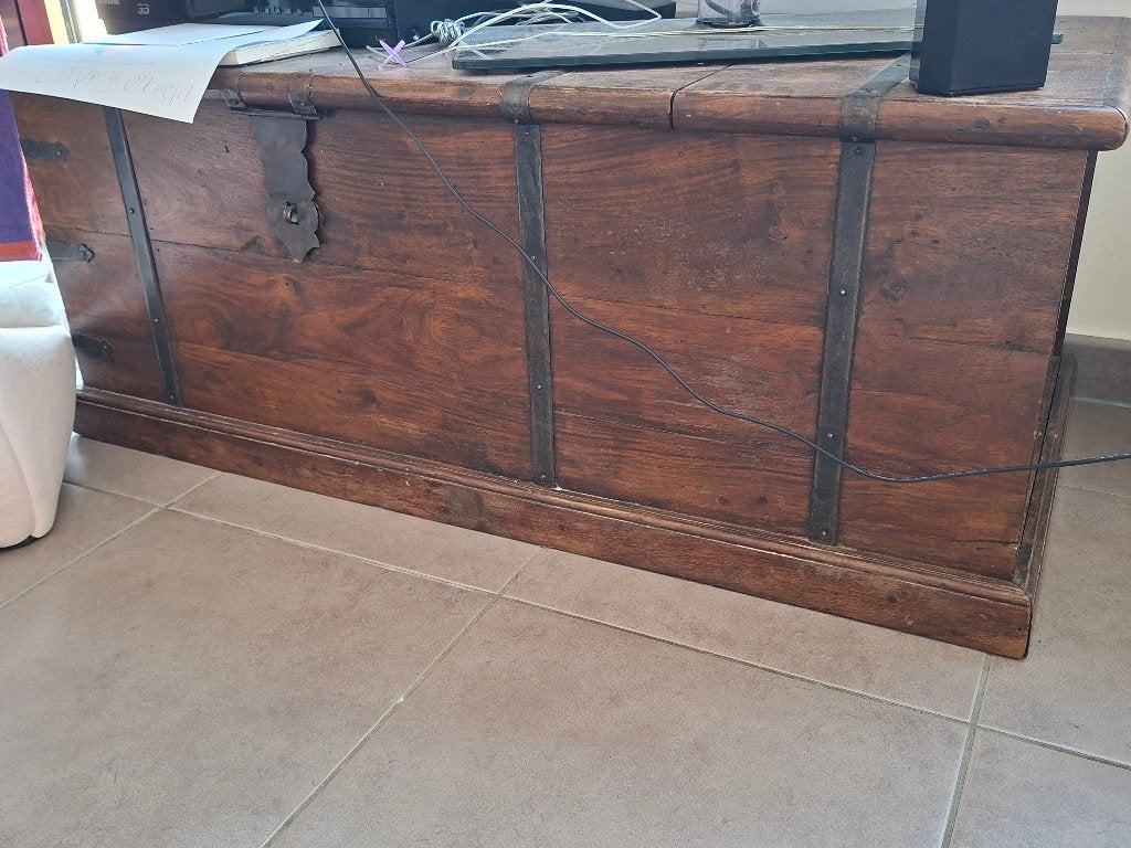 Boîte en bois ancienne avec compartiments à vin, Enlèvement