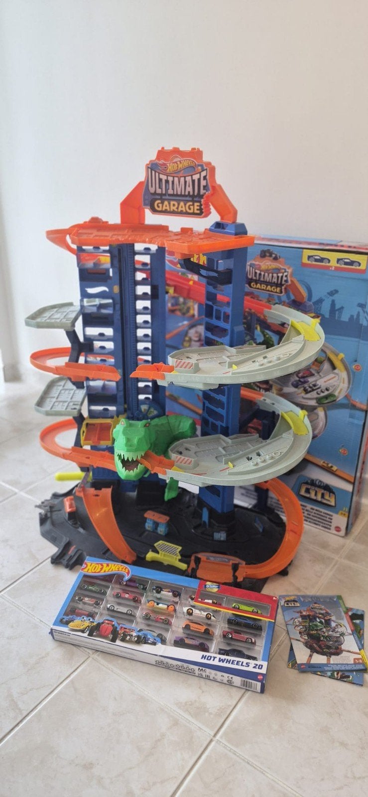 Pack garage Hot Wheels dinosaure + 20 voitures, Enfants & Bébés, Jouets | Circuits, Mécanique à remonter, Comme neuf, Enlèvement