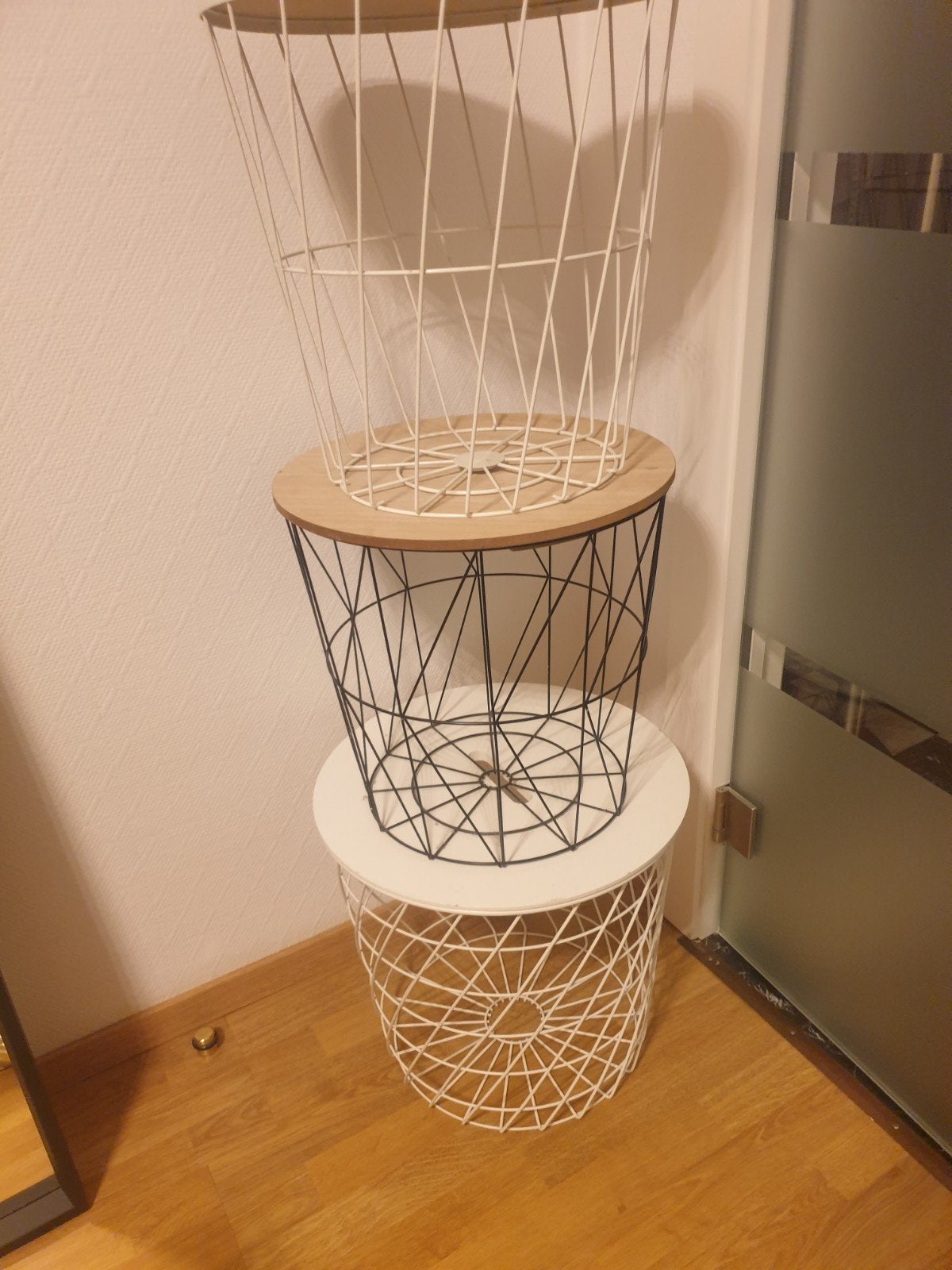 drie opbergmanden, Ophalen