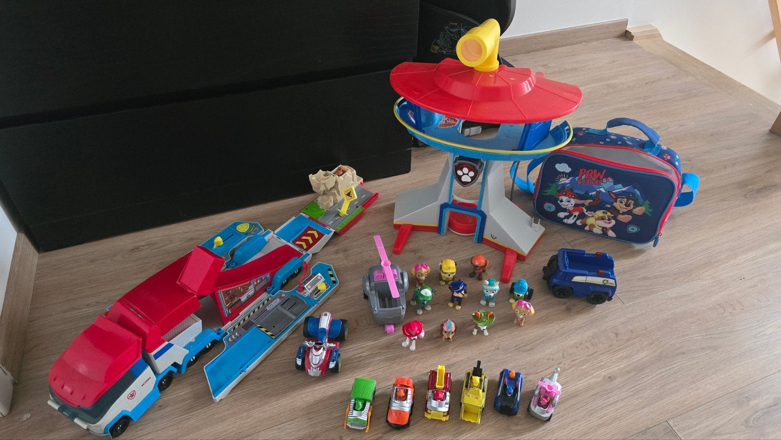 Set Paw Patrol avec tour de guet, figurines, camion et sac, Enlèvement