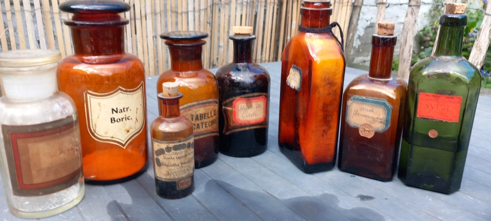 lot de pots de pharmacie, Ophalen