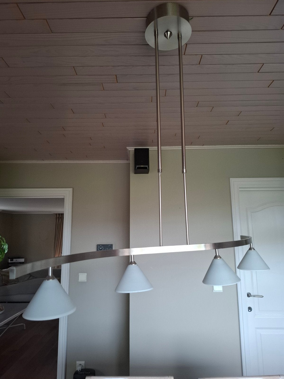 Lampe suspendue en acier inoxydable de qualité avec quatre a, Maison & Meubles, Lampes | Suspensions, Enlèvement