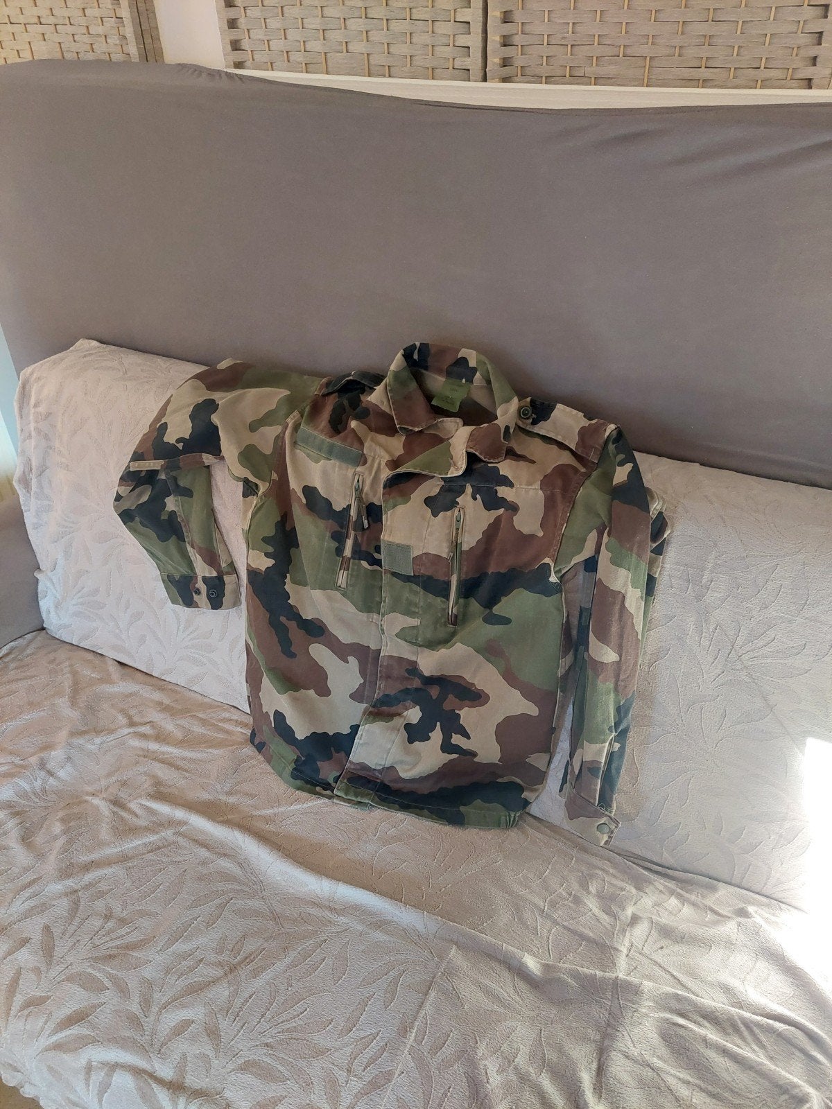 vêtements militaire 5€, Collections, Objets militaires | Général, Enlèvement, Armée de terre, Vêtements ou Chaussures