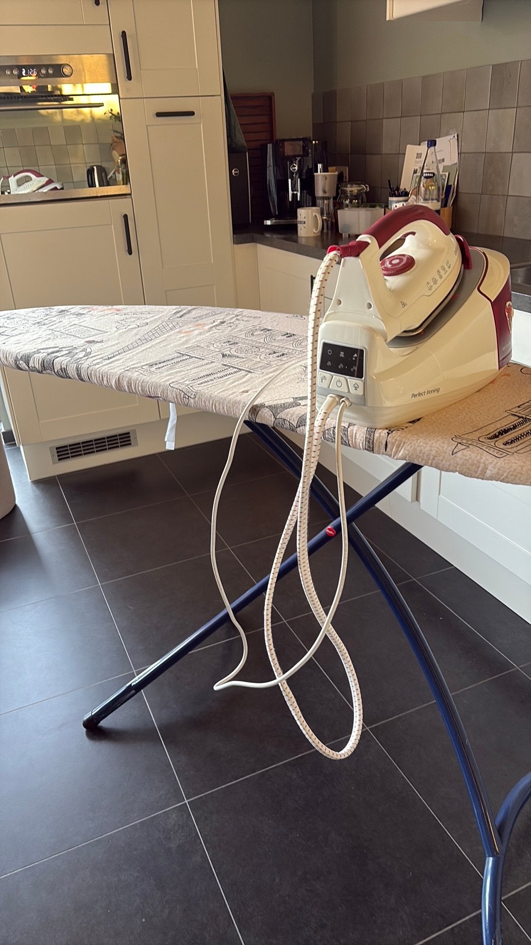 Strijkplank Brabantia met stoomstrijkijzer, Ophalen, Gebruikt