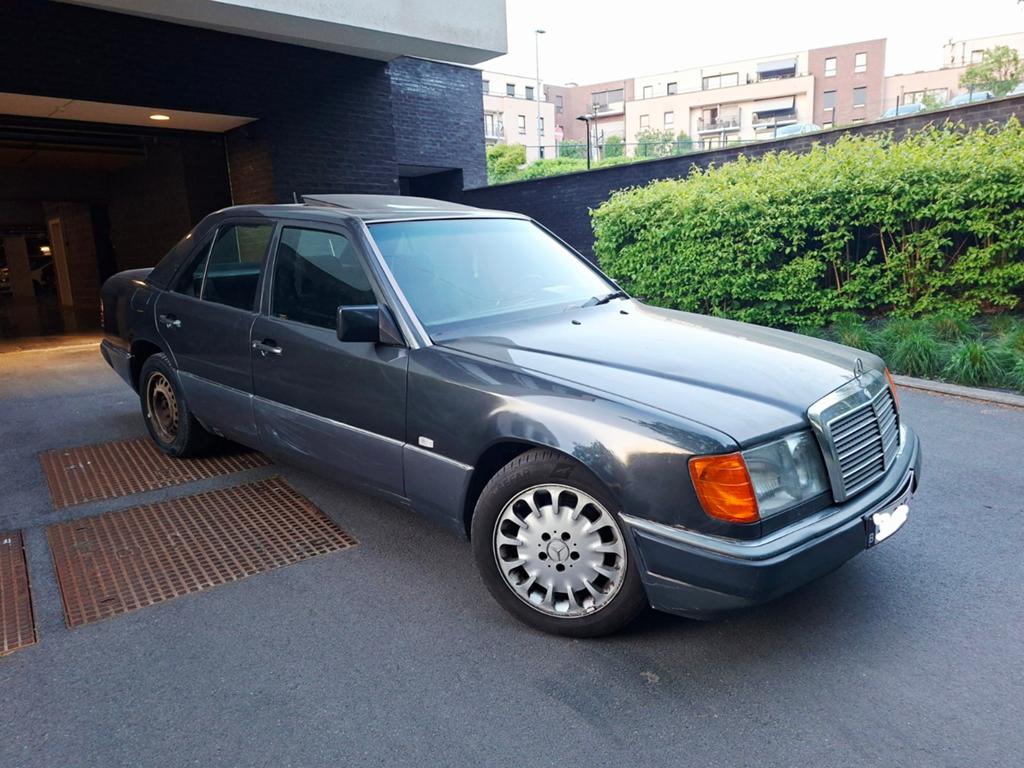 Mercedes-Benz W124 250D — 1993 | ancêtre, Autos, Achat, 2500 cm³, Boîte manuelle, Noir