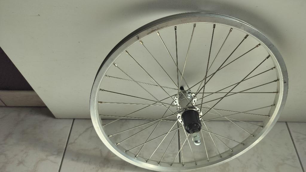 Achterwiel 20 inch, Fietsen en Brommers, Fietsonderdelen, Wiel, Quando, Ophalen of Verzenden, Zo goed als nieuw