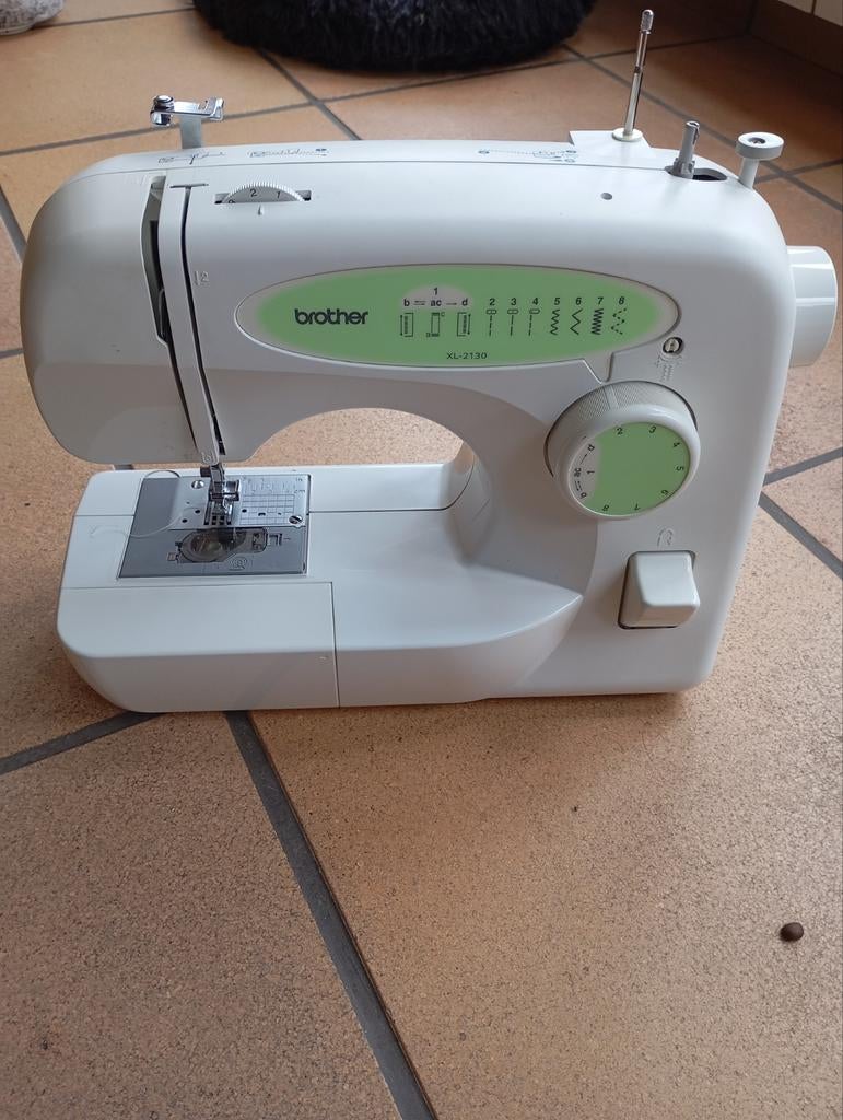 Machine à coudre Brother XL-2130, Hobby & Loisirs créatifs, Machines à coudre & Accessoires, Enlèvement ou Envoi, Machine à coudre