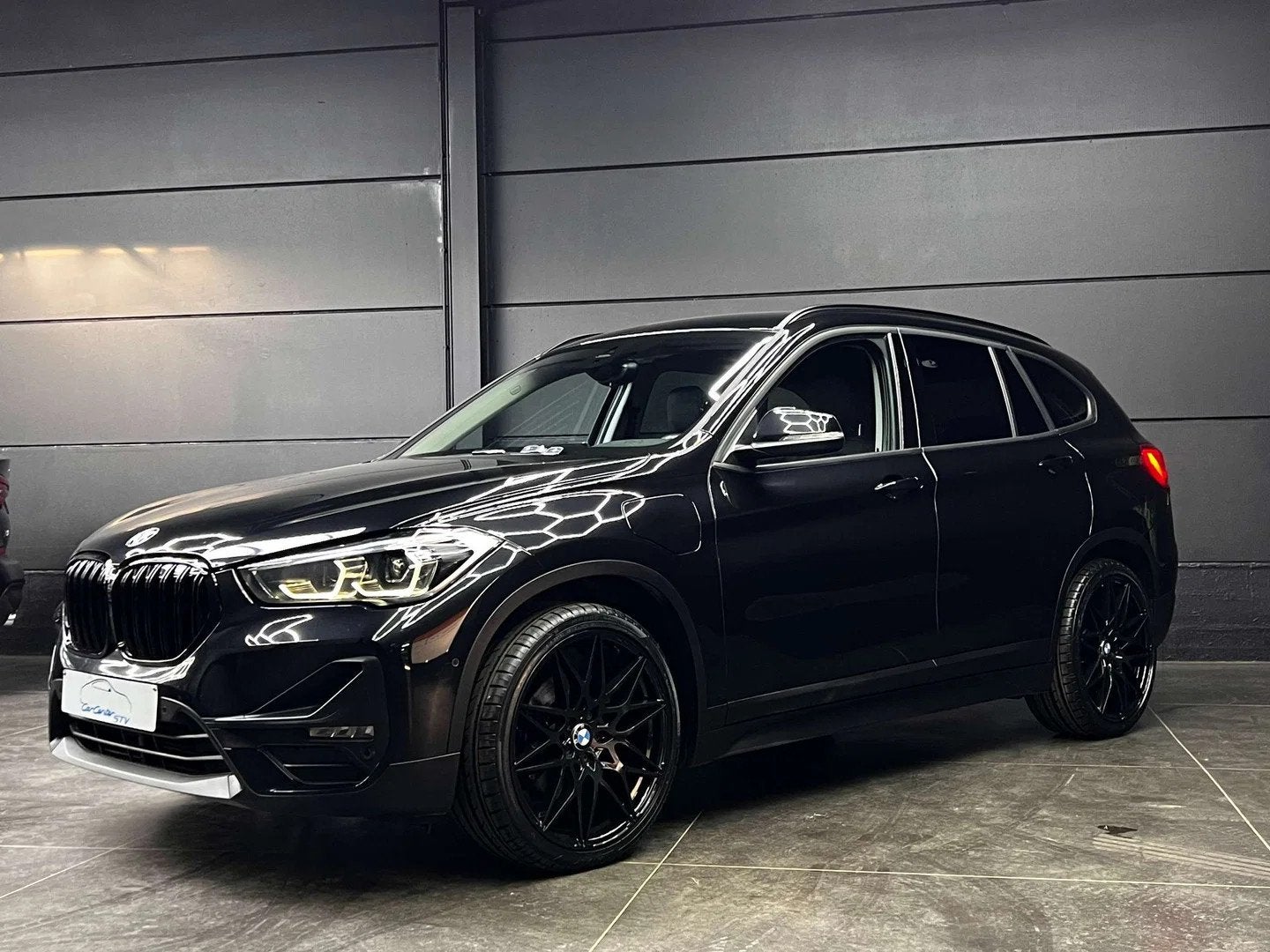 BMW X1 xDrive25e Hybride / All Black / Full options /, Auto's, Gebruikt, 1820 kg, Zwart, Leder