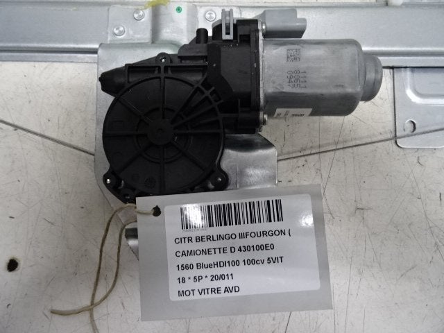 MOTOR RAAMMECHANIEK RECHTS VOOR Citroën Berlingo (402104B), Gebruikt, Voor, Citroën