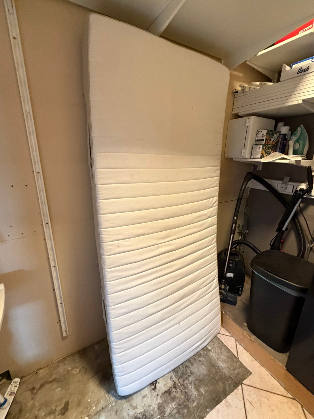 Matras IKEA 200x90, Ophalen, Zo goed als nieuw, Matras