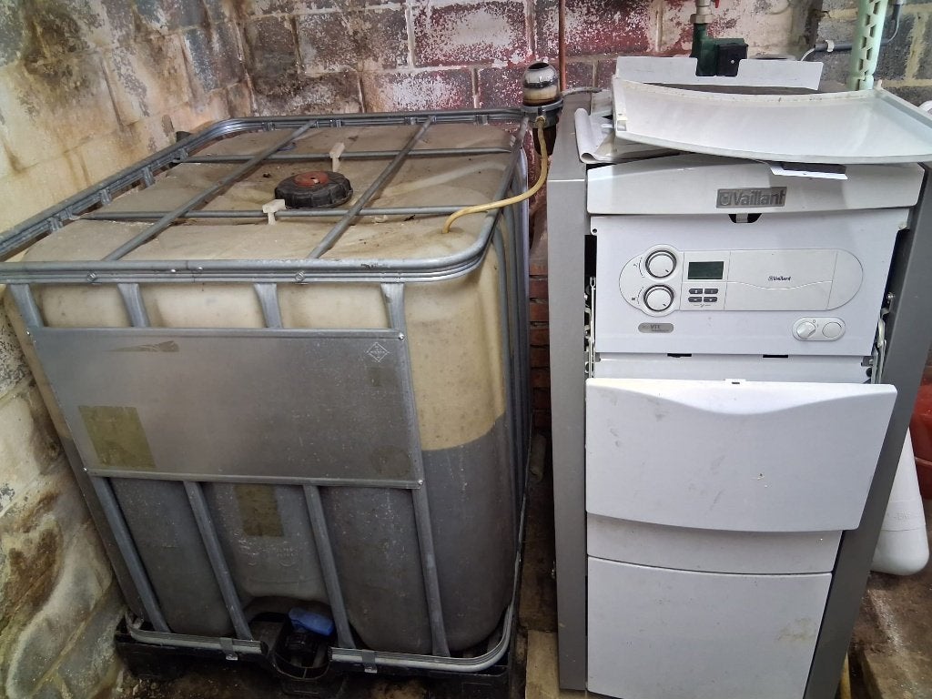 Lot 650L mazout+cubi+chaudière Vaillant (pièces), Bricolage & Construction, Enlèvement, Utilisé, Chaudière CC ou Chaudière combinée