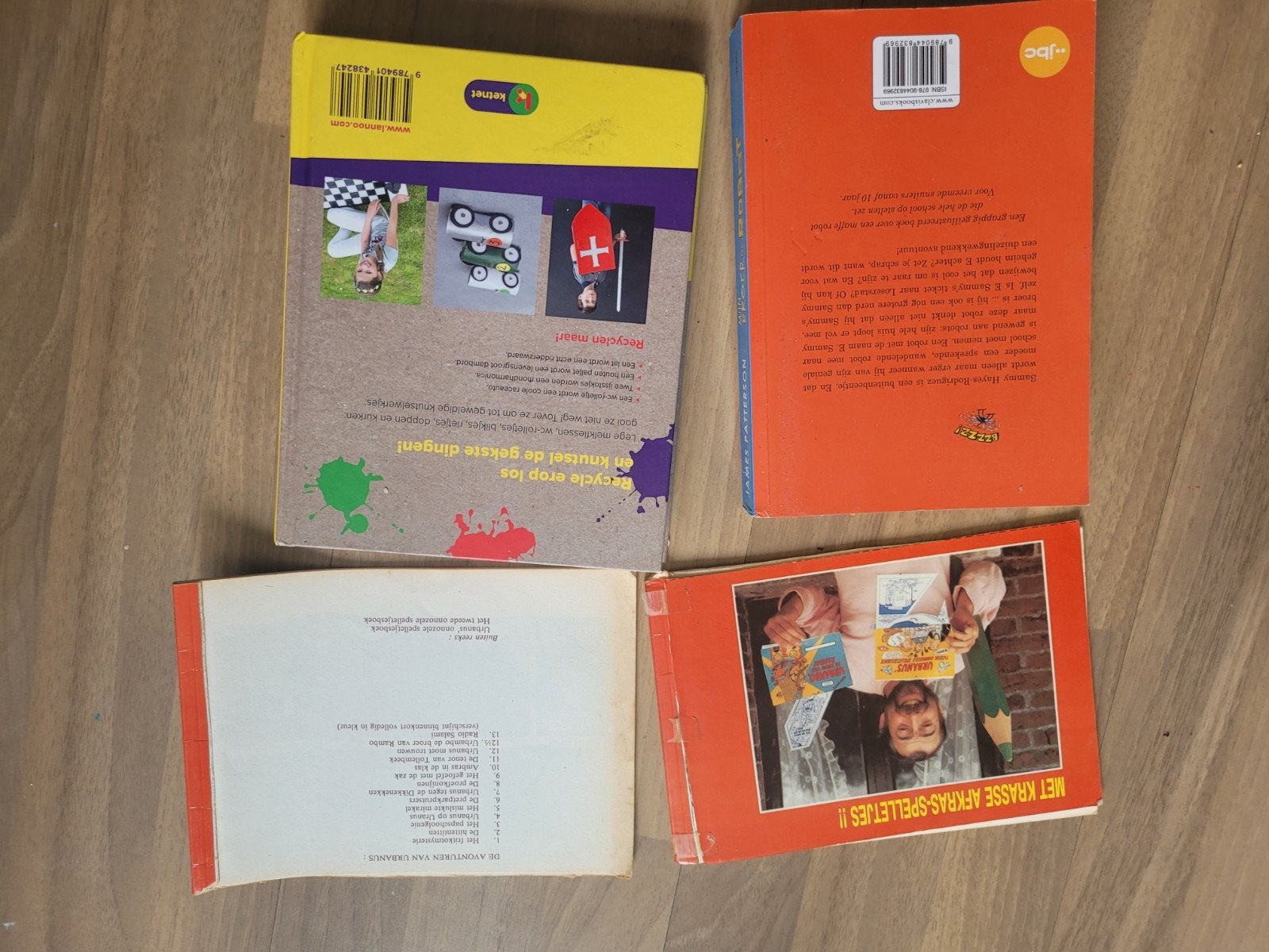 2 strips en 2 boeken, Enlèvement