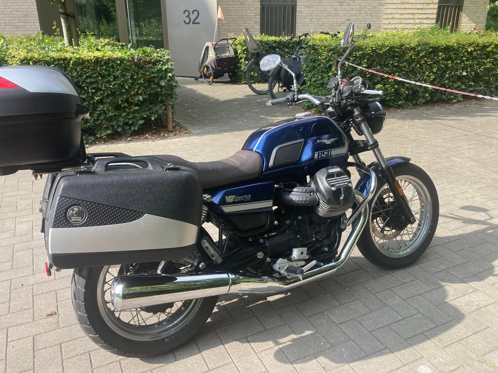 Moto Guzzi V 7 - 850 met garantie, Motoren, Traction Control, 4 cilinders, Gebruikt, Particulier