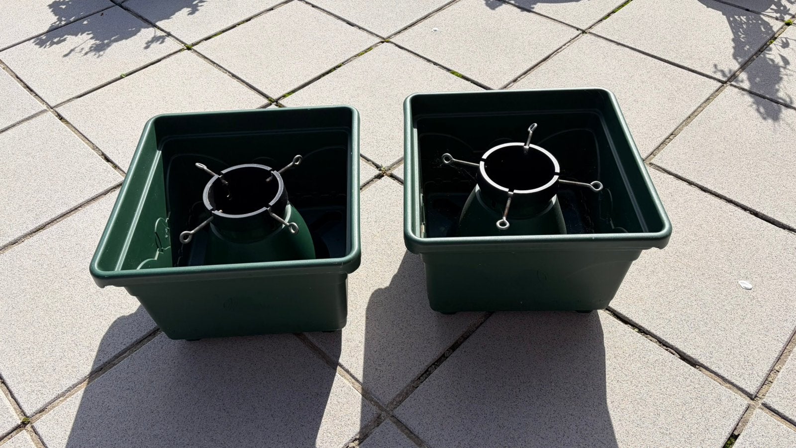 2 supports de sapin de Noël en plastique vert, Enlèvement, Utilisé