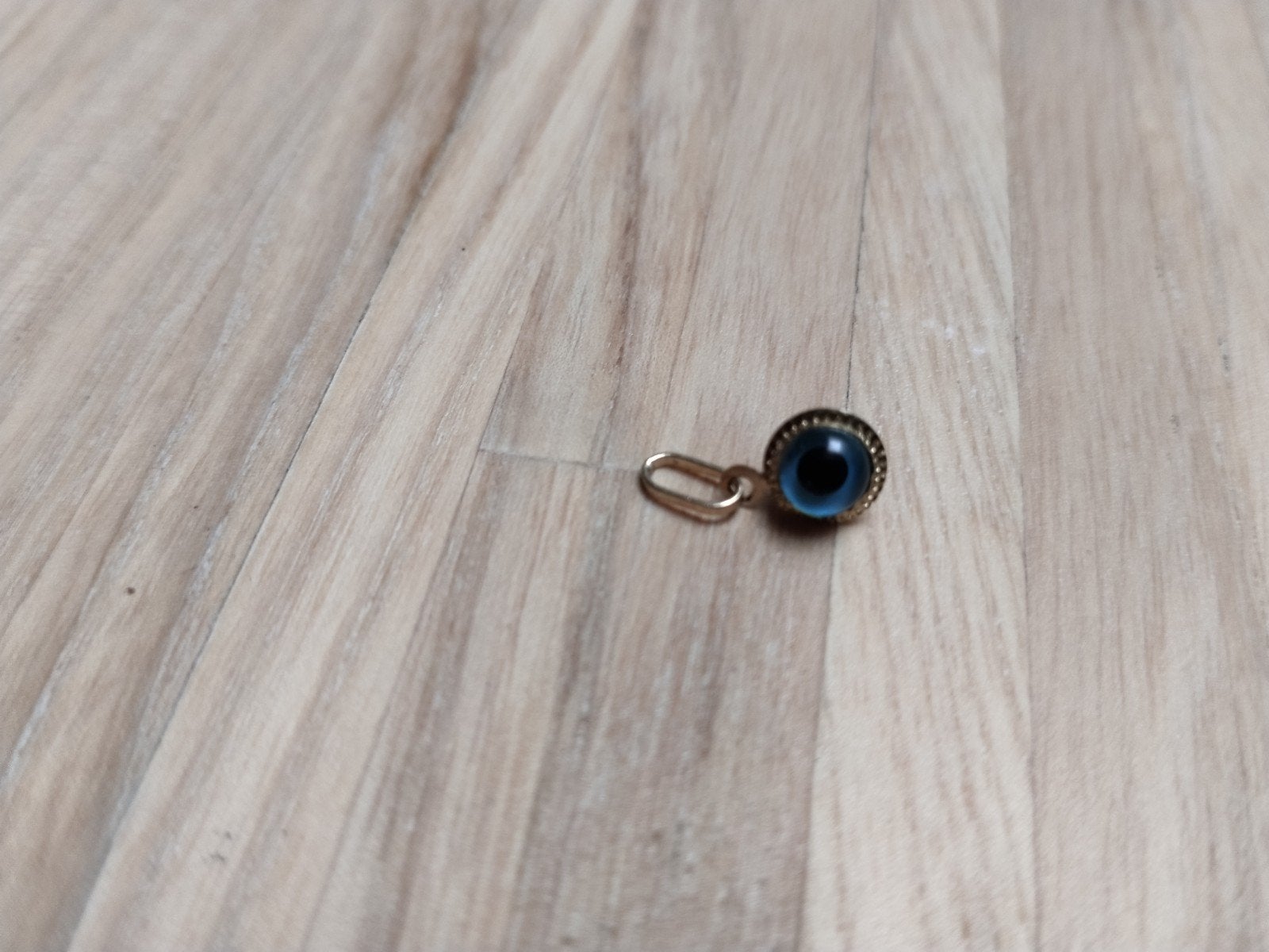 pendentif oeil, Enlèvement ou Envoi, Or, Or