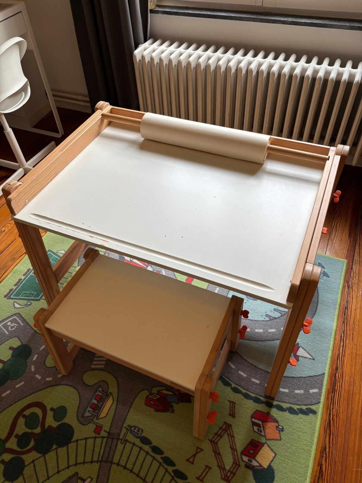 Ikea verstelbaar kinderbureau + bankje + papierrol, Ophalen, Gebruikt, Tafel