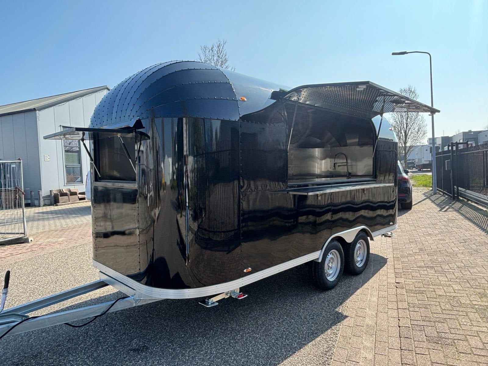 Airstream foodtruck, Ophalen