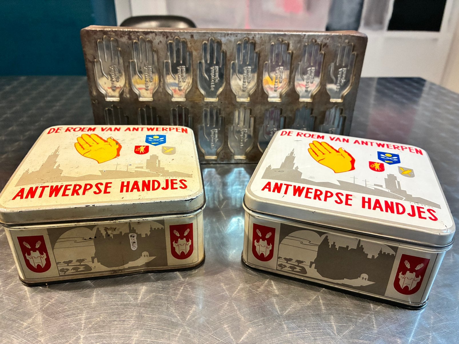 Antwerpse handjes blikken en mal, Ophalen of Verzenden, Gebruikt