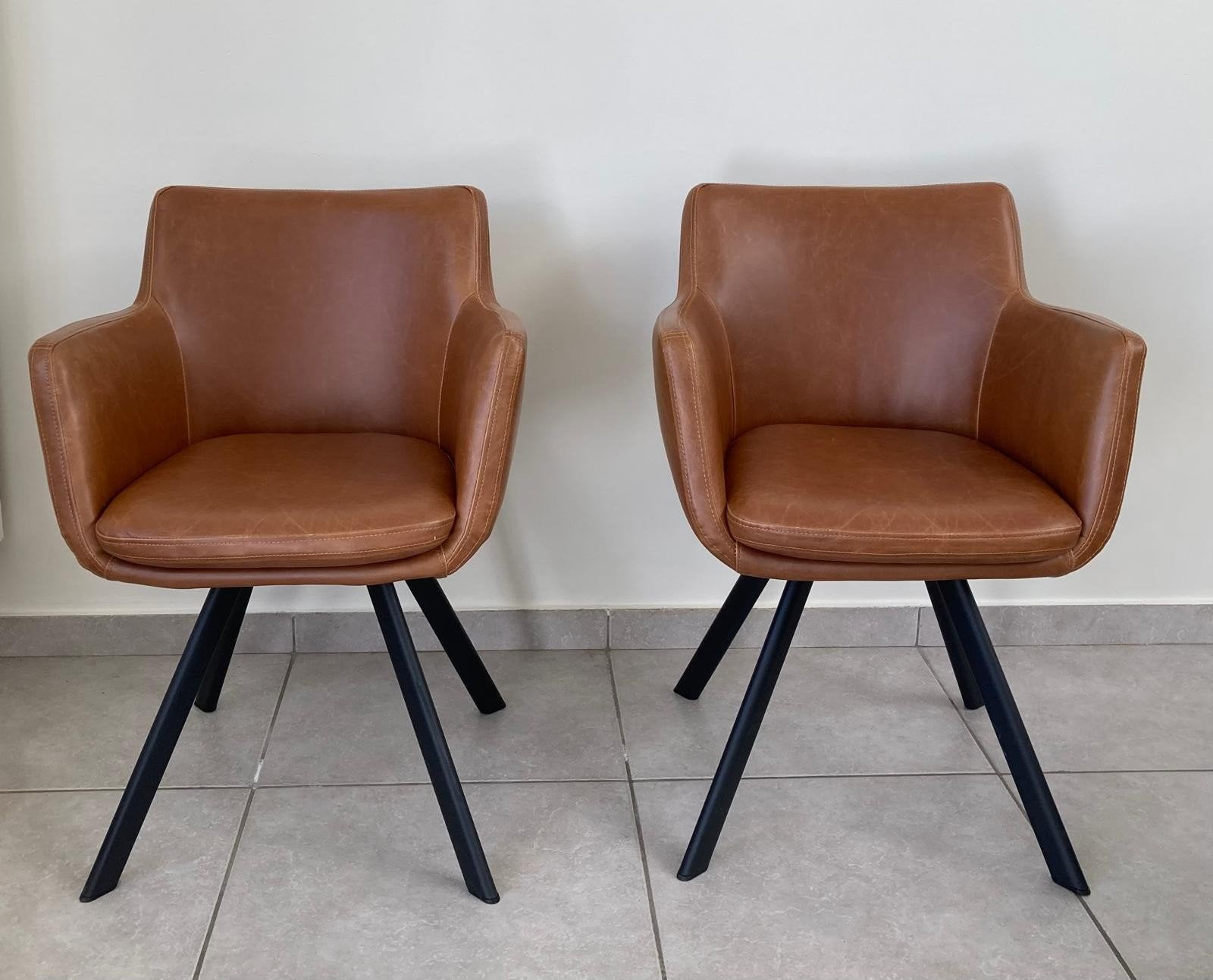 Bruine stoelen 2 stuks in leder. NIEUWSTAAT !, Huis en Inrichting, Ophalen, Twee