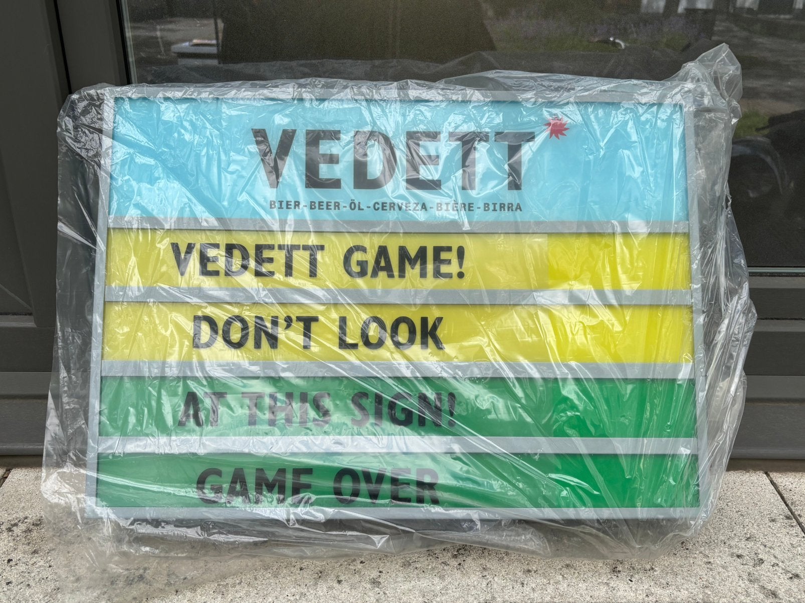 Vedett lichtreclame, Ophalen, Zo goed als nieuw