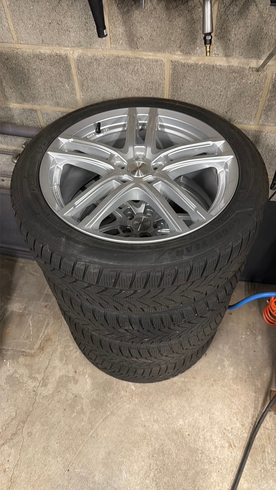 À vendre 4 jantes avec pneus hiver 215/50 R19 93T, Banden en Velgen, Winterbanden, Personenwagen, Ophalen