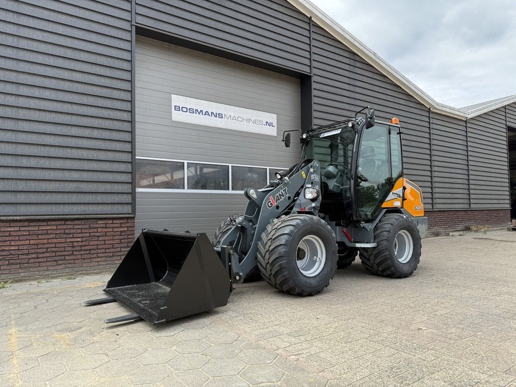 Giant G3500 shovel NIEUW met cabine, Zakelijke goederen, Machines en Bouw | Kranen en Graafmachines, Wiellader of Shovel