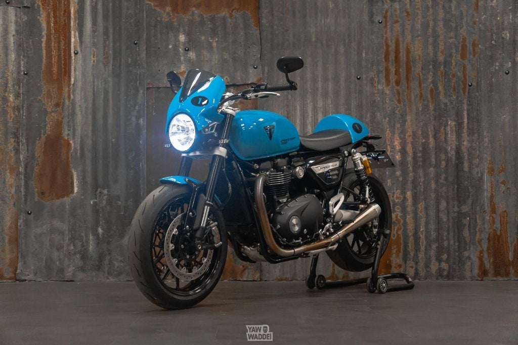 Triumph Speed Twin 1200: Custom cafe-racer in Miami Blue, Motoren, Motoren | Triumph, 2 cilinders, Occasion, Motorrijbewijs A