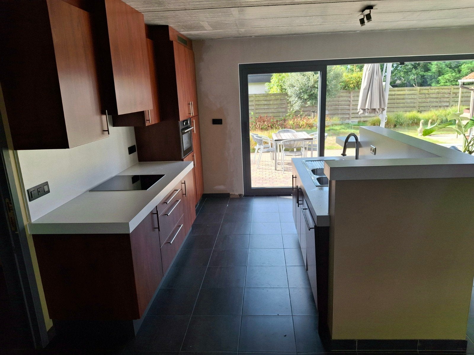 Keuken meubel met toestellen.   Wandkast, eiland en bar, Huis en Inrichting, Keuken | Keukenelementen, Ophalen, Gebruikt, 200 cm of meer