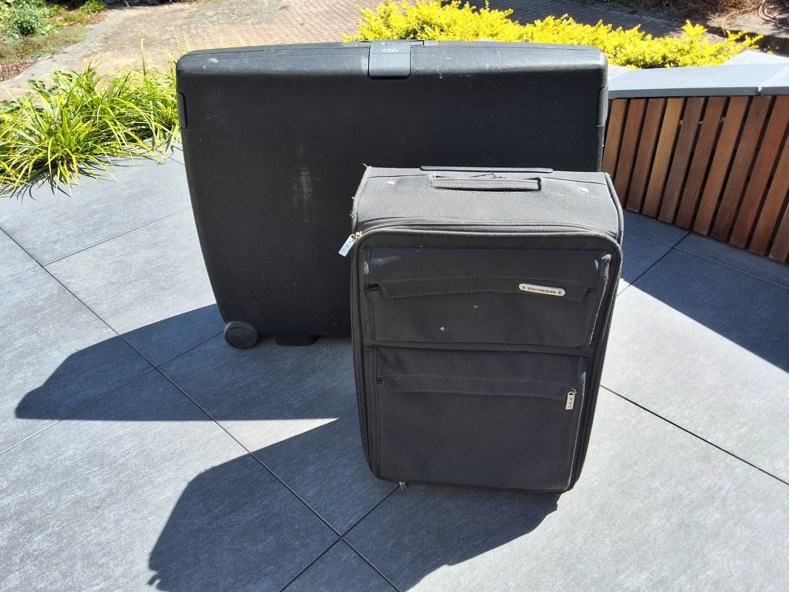 2 stuks zwarte reiskoffers, Handtassen en Accessoires, Koffers, Wieltjes, Gebruikt, Hard kunststof, Ophalen of Verzenden