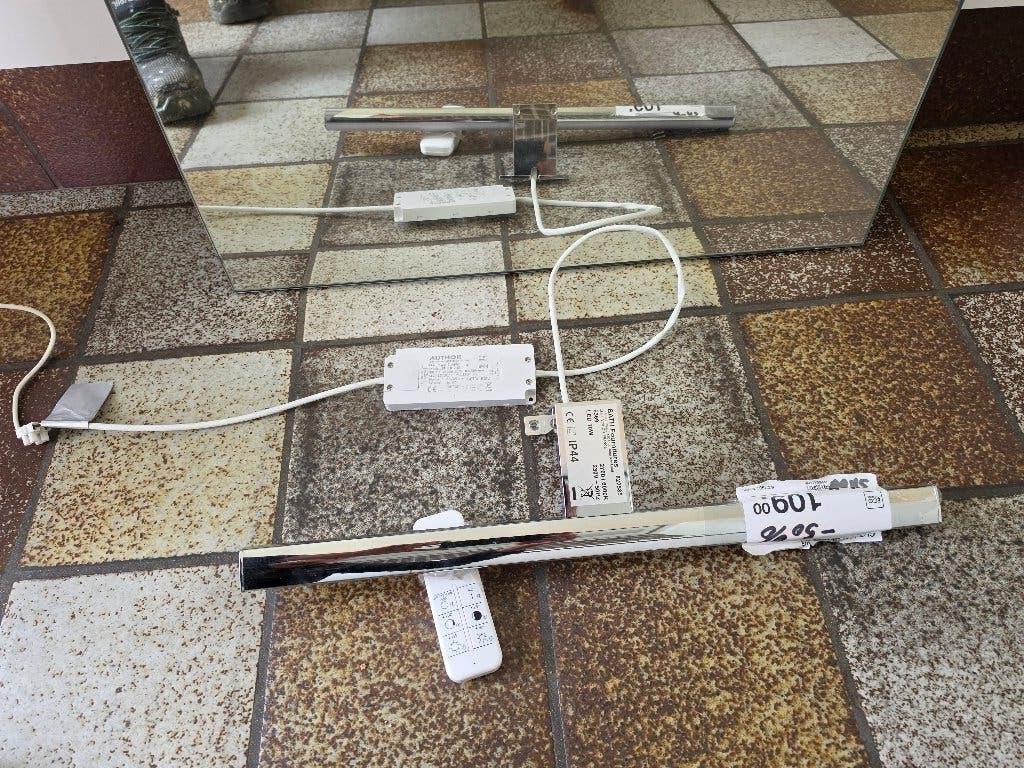 BADKAMER spiegel en lamp - NIEUW, Enlèvement, Neuf