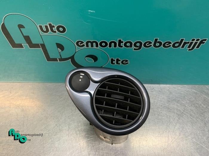 Grille aération tableau de bord d'un Renault Clio (Clio 3 0, Renault, -, 3 mois de garantie, Utilisé