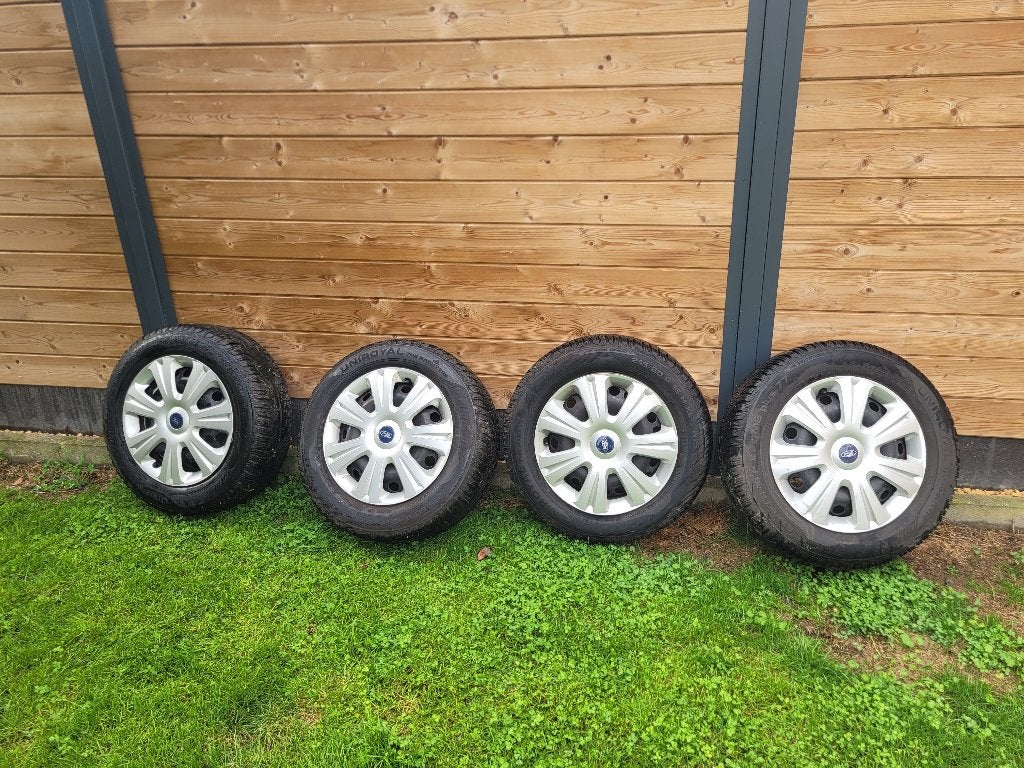 Winterbanden ford s-max 215/60 r 16 99 H XL Uniroyal, Ophalen, 16 inch, Banden en Velgen, Winterbanden