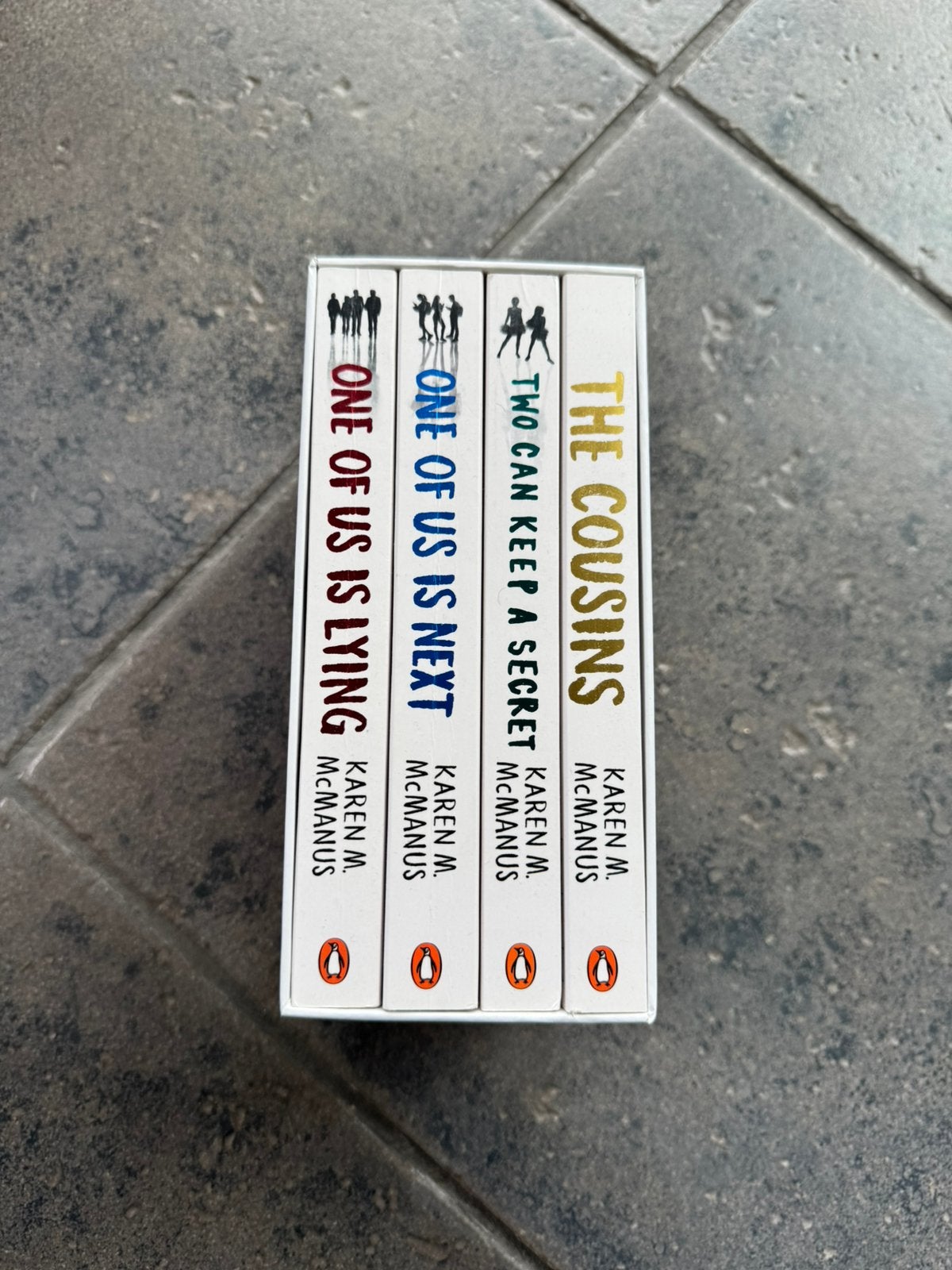 Boekenset One of us is lying, Livres, Enlèvement, Comme neuf