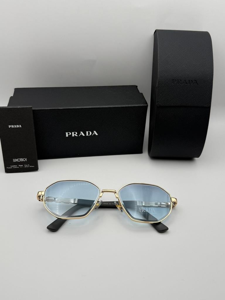 Prada zonnebril nieuw met verpakking, Handtassen en Accessoires, Zonnebrillen en Brillen | Heren, Nieuw, Zonnebril, Ophalen of Verzenden
