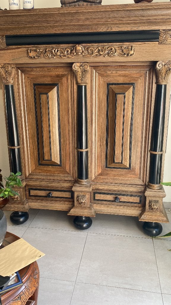 Antieke robuuste kast massief hout met verlichting, Ophalen