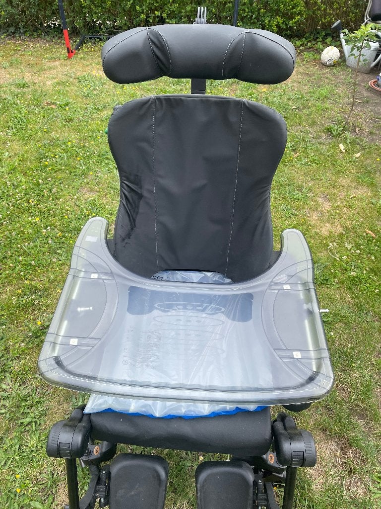 Invacare REA AZALEA ASSIST kantelrolstoel, Ophalen of Verzenden, Zo goed als nieuw, Handbewogen rolstoel