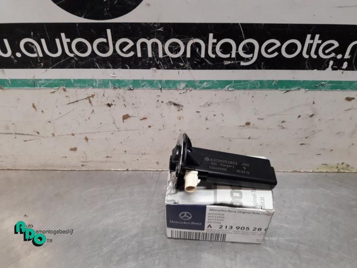 Antenne Versterker van een Mercedes E-Klasse (E-Klasse 16-), -, Nieuw, Ophalen of Verzenden, -