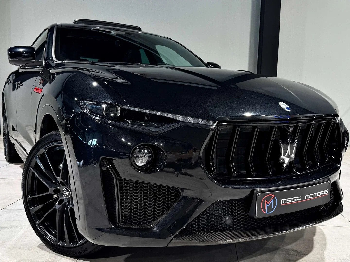 Maserati Levante 3.8 V8 BiTurbo 581CV TROFEO BAUTO PANO CARP, Automaat, Gebruikt, 2245 kg, 3798 cc