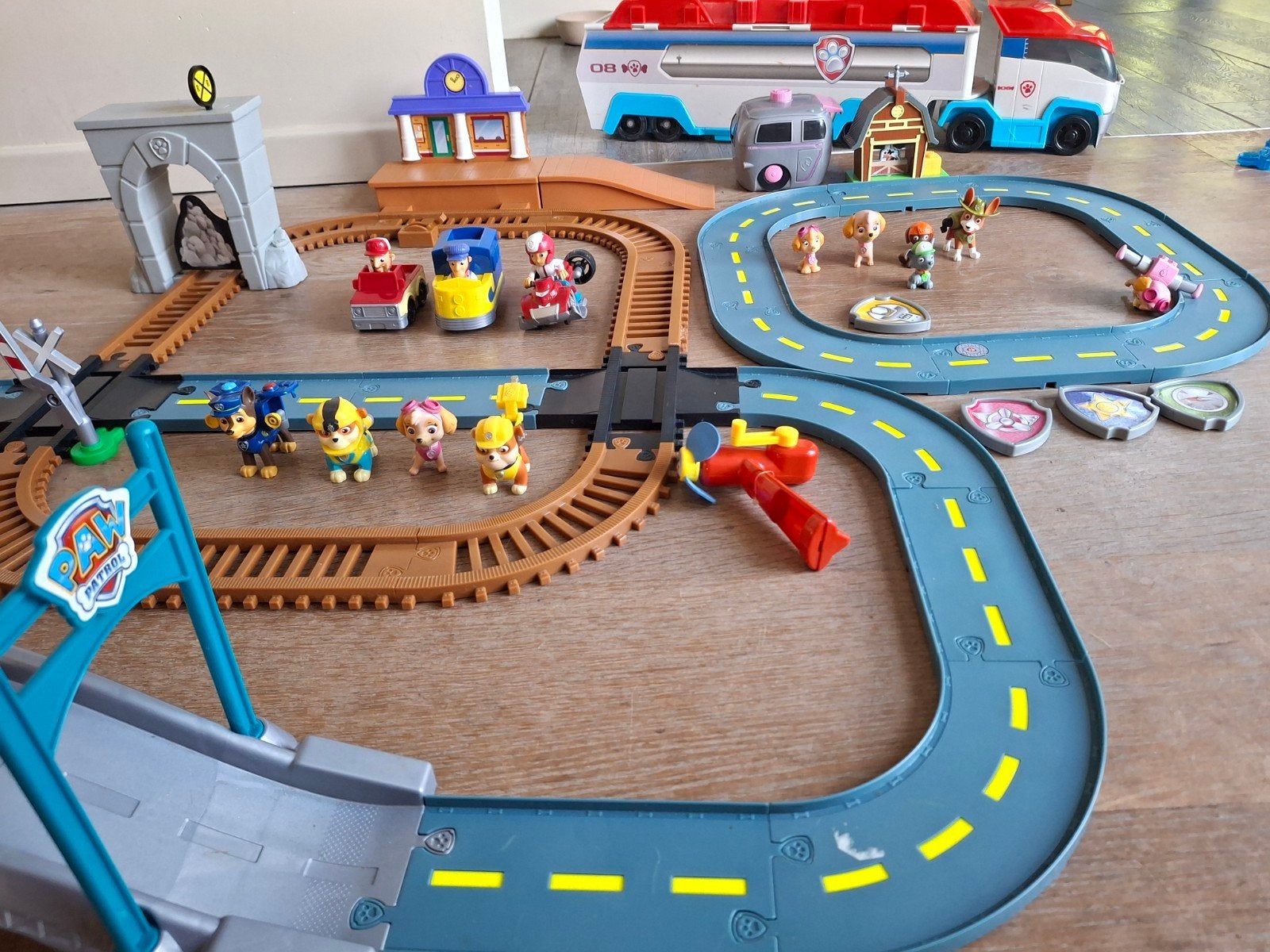 Grote Paw Patrol Roll Patrol Track Set + Treinbaan & PAW Pat, Kinderen en Baby's, Ophalen