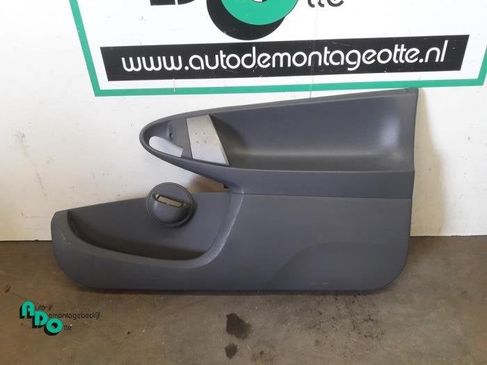 Revêtement portière 2portes droite d'un Peugeot 107 (107 0, -, 3 mois de garantie, Utilisé, -