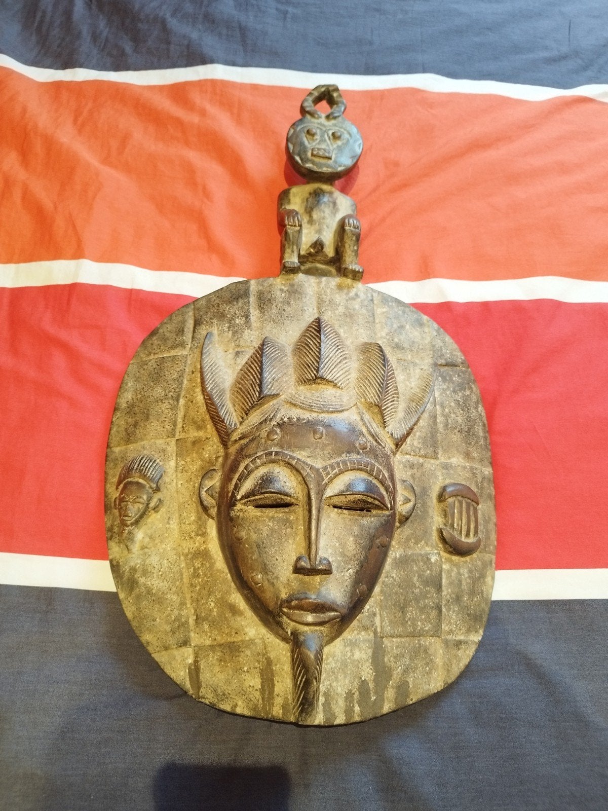 Afrikaans masker, Ophalen