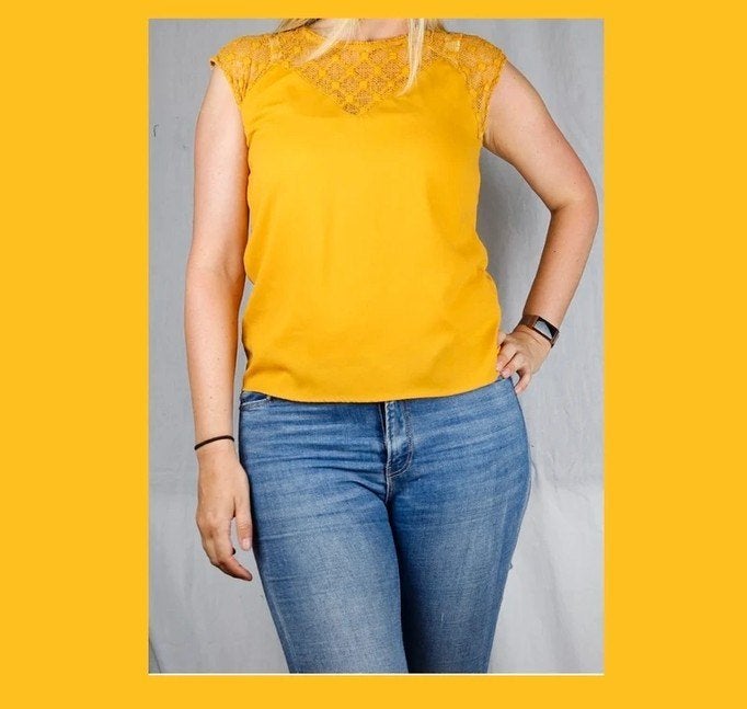 Okergeel tshirt van Kilky - Maat medium, Kleding | Dames, Ophalen of Verzenden, Geel