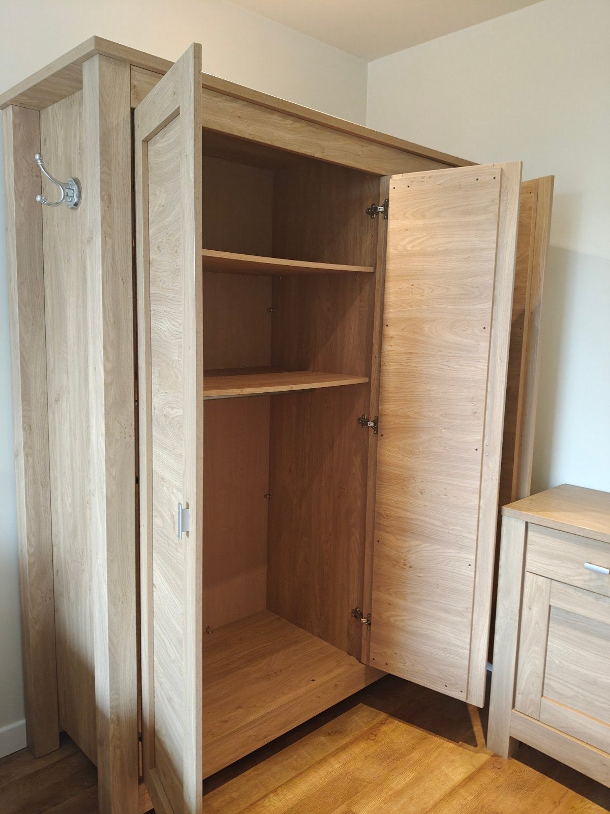 Kleerkast en commode, Ophalen