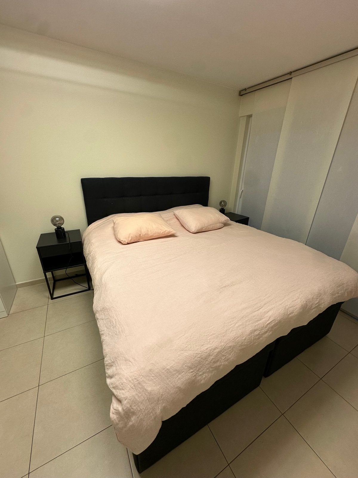 Kingsize bed (boxsprings) met apart hoofdstuk, Huis en Inrichting, Slaapkamer | Bedden, Ophalen, Tweepersoons, Zo goed als nieuw
