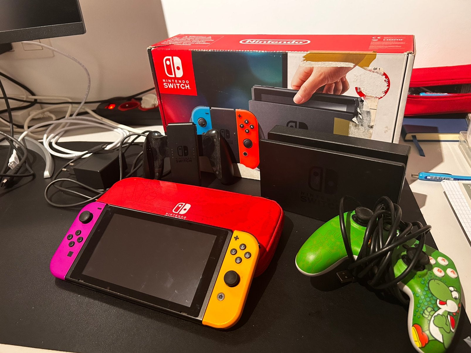 Nintendo Switch v1 met toebehoren en extras, Consoles de jeu & Jeux vidéo, Enlèvement, Utilisé, Avec 3 manettes ou plus, Switch Original